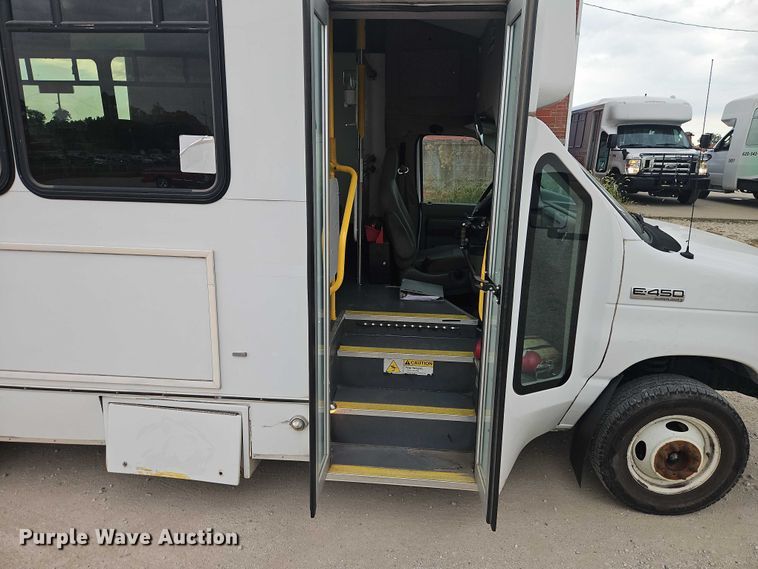 image for item EO4707 2014 Ford E450 shuttle bus
