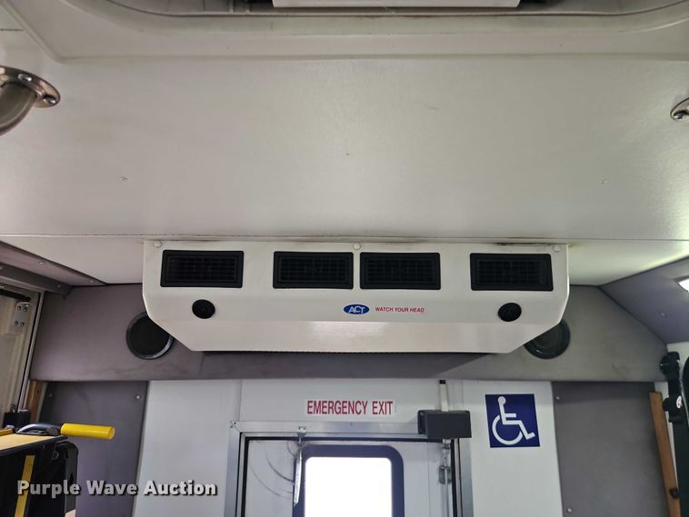 image for item EO4707 2014 Ford E450 shuttle bus