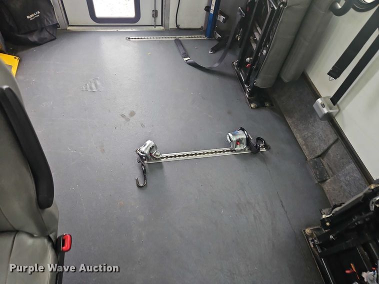 image for item EO4707 2014 Ford E450 shuttle bus