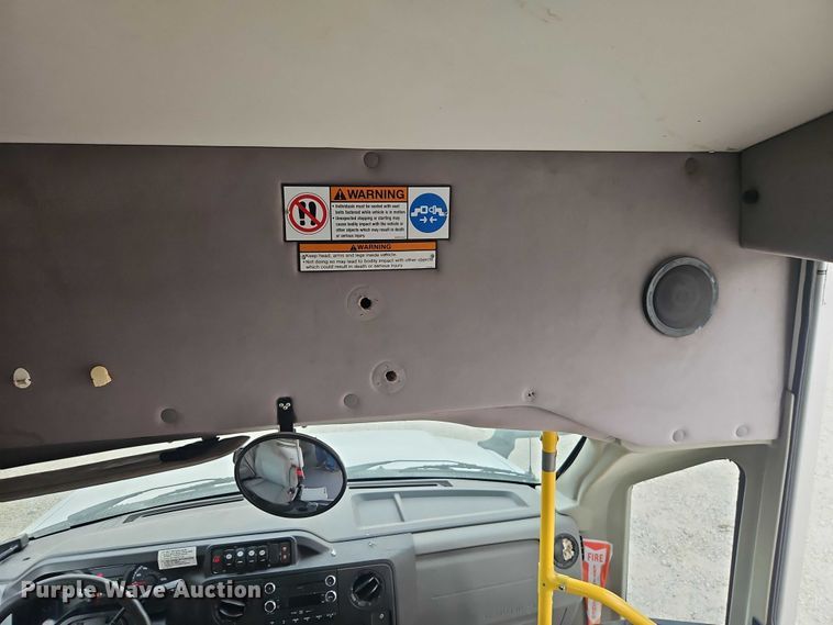 image for item EO4707 2014 Ford E450 shuttle bus