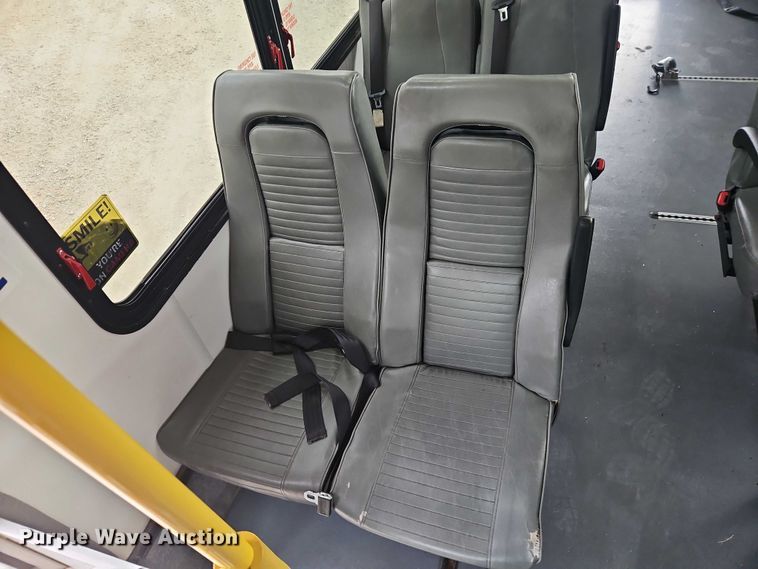 image for item EO4707 2014 Ford E450 shuttle bus