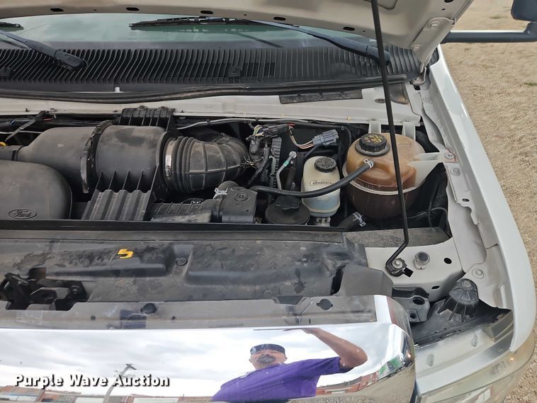 image for item EO4707 2014 Ford E450 shuttle bus