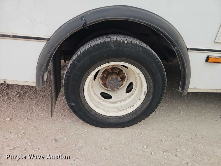 image for item EO4707 2014 Ford E450 shuttle bus