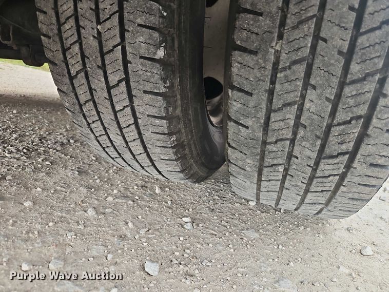 image for item EO4707 2014 Ford E450 shuttle bus