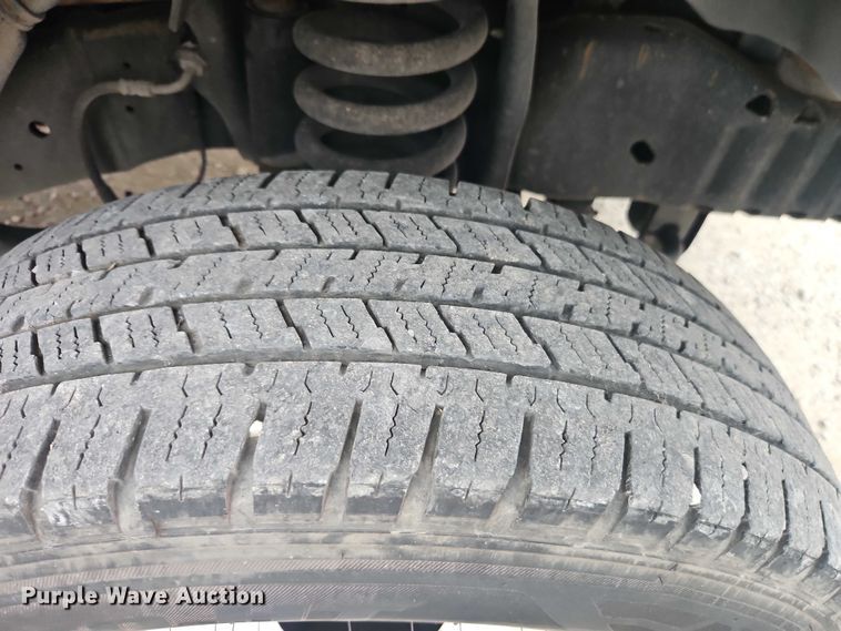 image for item EO4707 2014 Ford E450 shuttle bus