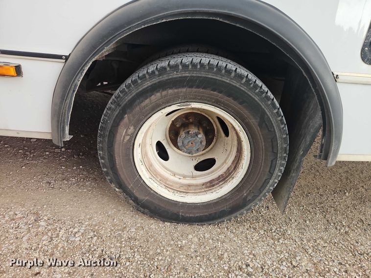 image for item EO4707 2014 Ford E450 shuttle bus