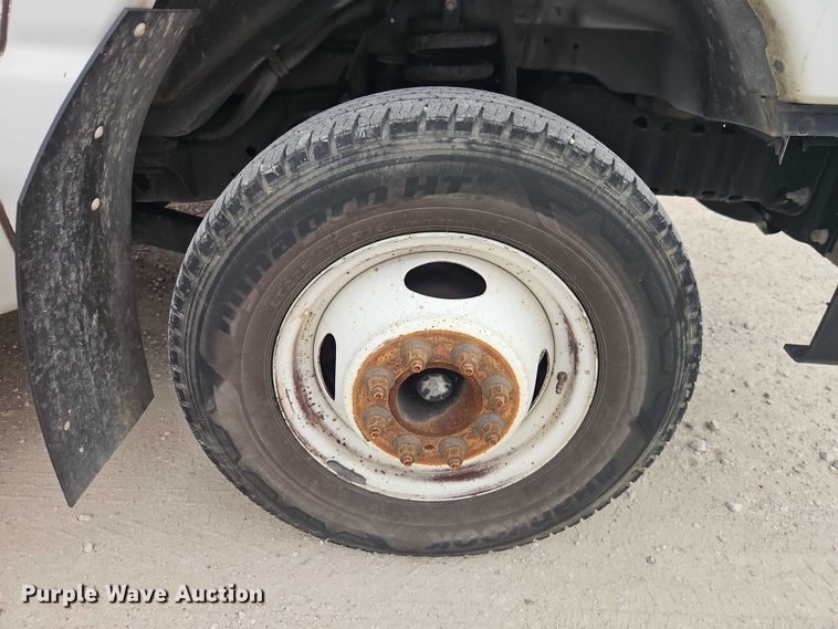 image for item EO4707 2014 Ford E450 shuttle bus