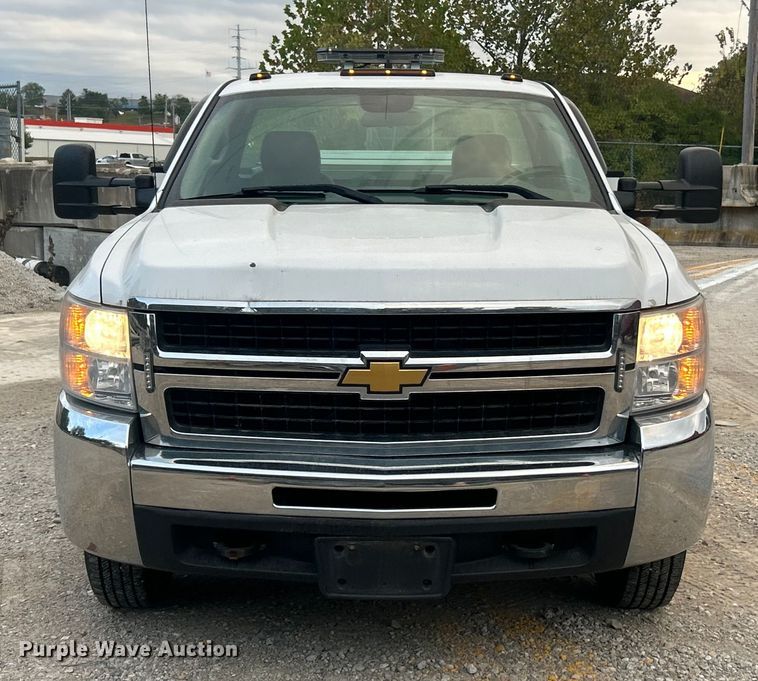image for item ET3286 2008 Chevrolet Silverado 3500HD utility bed pickup truck
