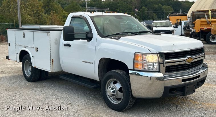 image for item ET3286 2008 Chevrolet Silverado 3500HD utility bed pickup truck