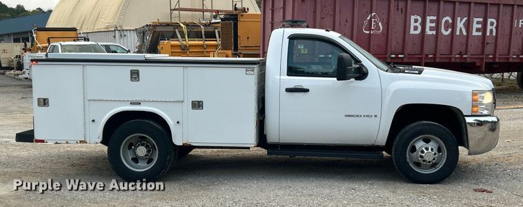image for item ET3286 2008 Chevrolet Silverado 3500HD utility bed pickup truck