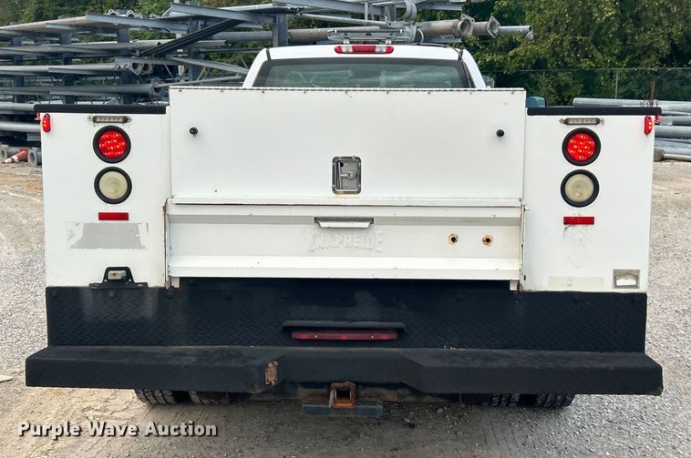 image for item ET3286 2008 Chevrolet Silverado 3500HD utility bed pickup truck