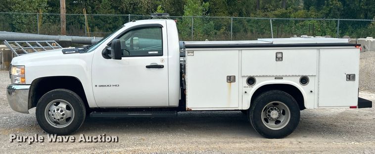 image for item ET3286 2008 Chevrolet Silverado 3500HD utility bed pickup truck