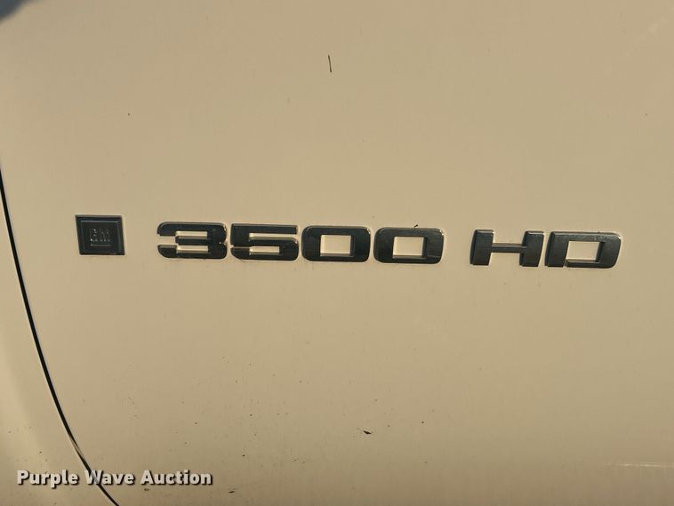 image for item ET3286 2008 Chevrolet Silverado 3500HD utility bed pickup truck