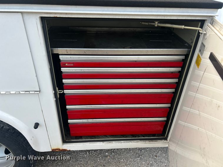 image for item ET3286 2008 Chevrolet Silverado 3500HD utility bed pickup truck