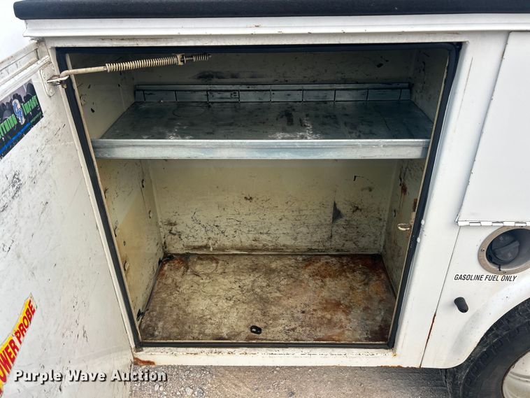 image for item ET3286 2008 Chevrolet Silverado 3500HD utility bed pickup truck