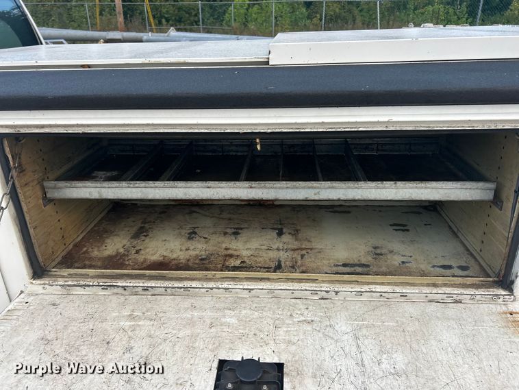 image for item ET3286 2008 Chevrolet Silverado 3500HD utility bed pickup truck