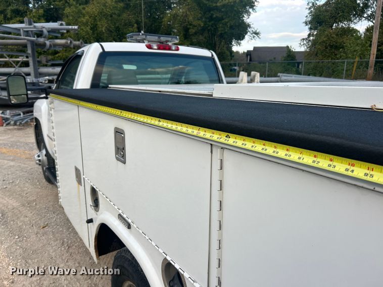 image for item ET3286 2008 Chevrolet Silverado 3500HD utility bed pickup truck