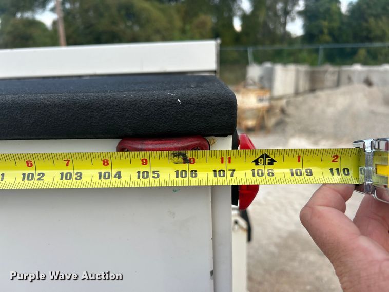 image for item ET3286 2008 Chevrolet Silverado 3500HD utility bed pickup truck