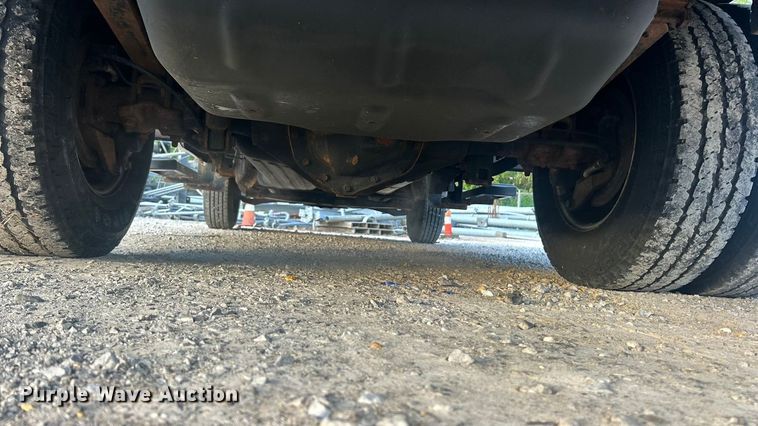 image for item ET3286 2008 Chevrolet Silverado 3500HD utility bed pickup truck