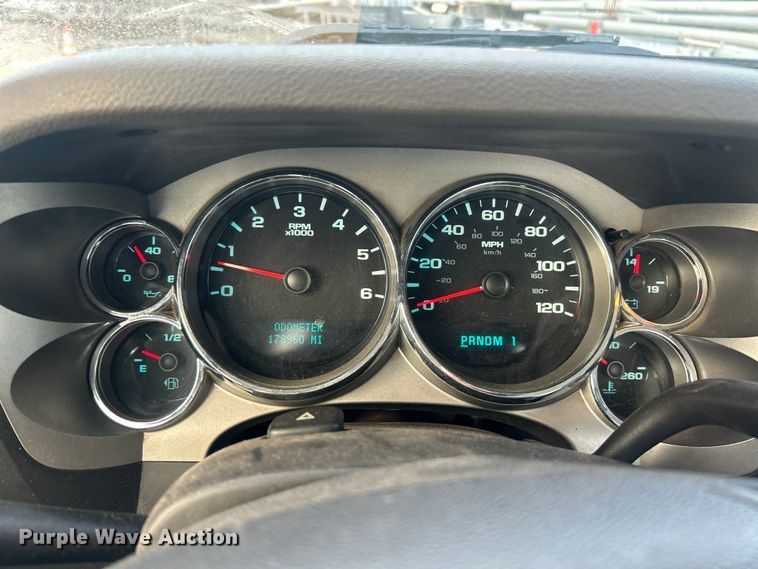 image for item ET3286 2008 Chevrolet Silverado 3500HD utility bed pickup truck