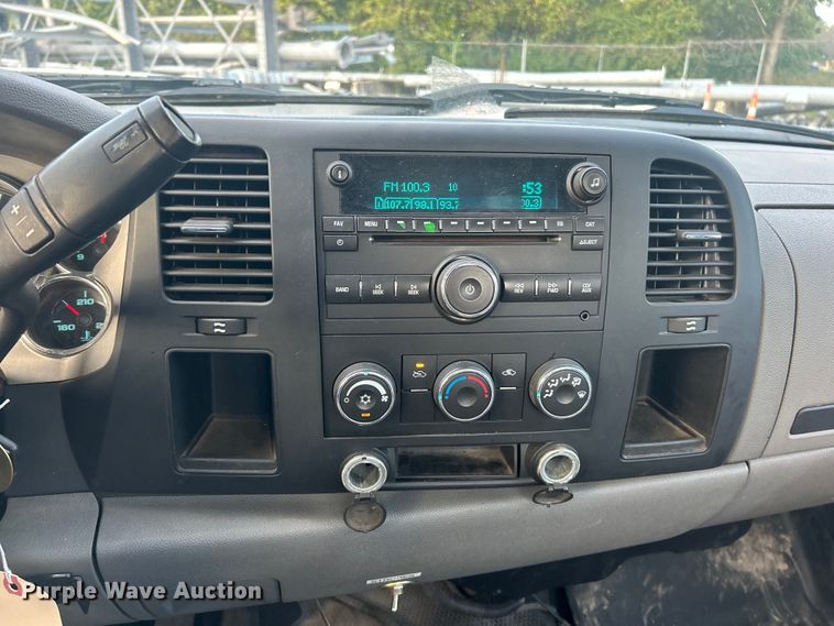 image for item ET3286 2008 Chevrolet Silverado 3500HD utility bed pickup truck