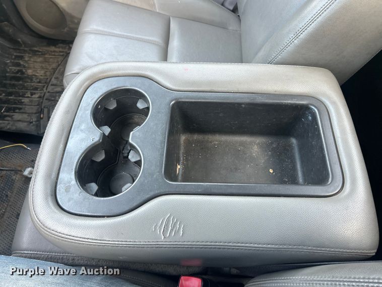 image for item ET3286 2008 Chevrolet Silverado 3500HD utility bed pickup truck