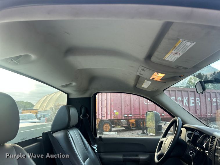 image for item ET3286 2008 Chevrolet Silverado 3500HD utility bed pickup truck