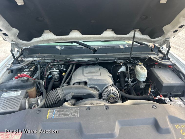 image for item ET3286 2008 Chevrolet Silverado 3500HD utility bed pickup truck