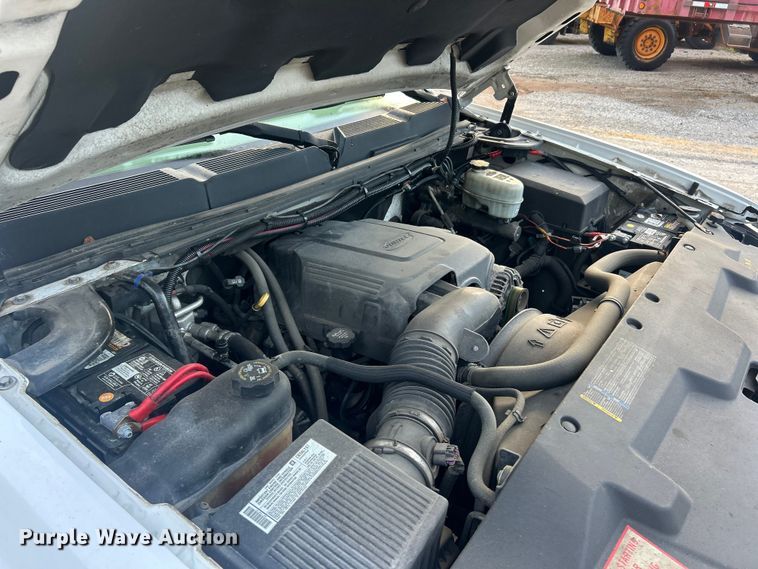 image for item ET3286 2008 Chevrolet Silverado 3500HD utility bed pickup truck