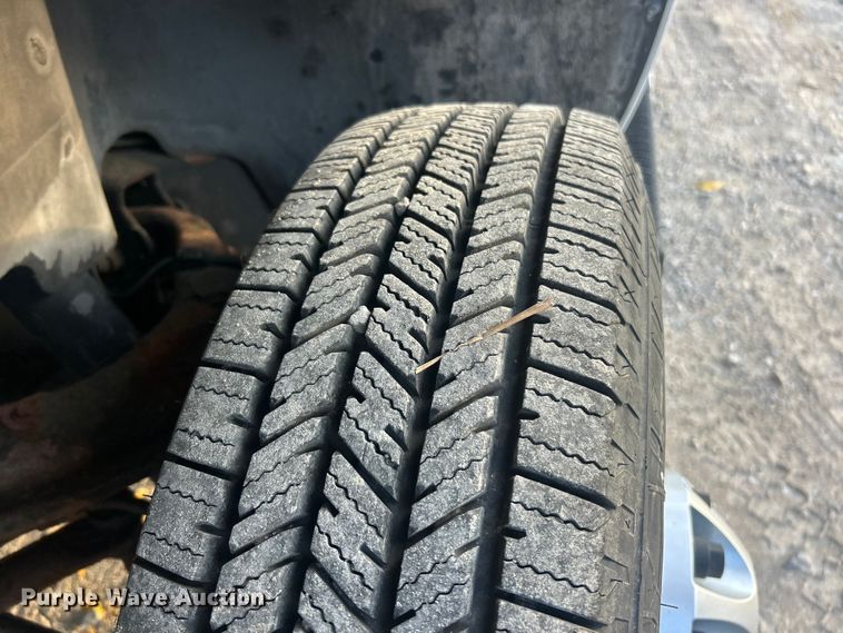 image for item ET3286 2008 Chevrolet Silverado 3500HD utility bed pickup truck