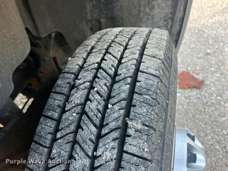 image for item ET3286 2008 Chevrolet Silverado 3500HD utility bed pickup truck