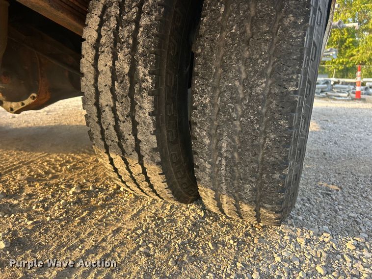 image for item ET3286 2008 Chevrolet Silverado 3500HD utility bed pickup truck