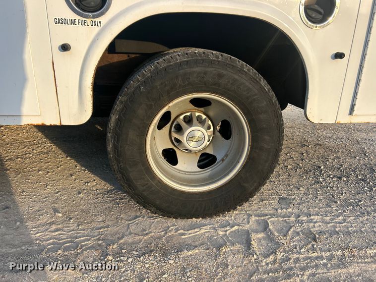 image for item ET3286 2008 Chevrolet Silverado 3500HD utility bed pickup truck