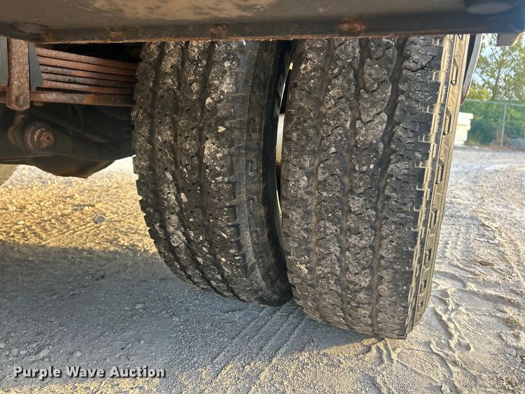 image for item ET3286 2008 Chevrolet Silverado 3500HD utility bed pickup truck