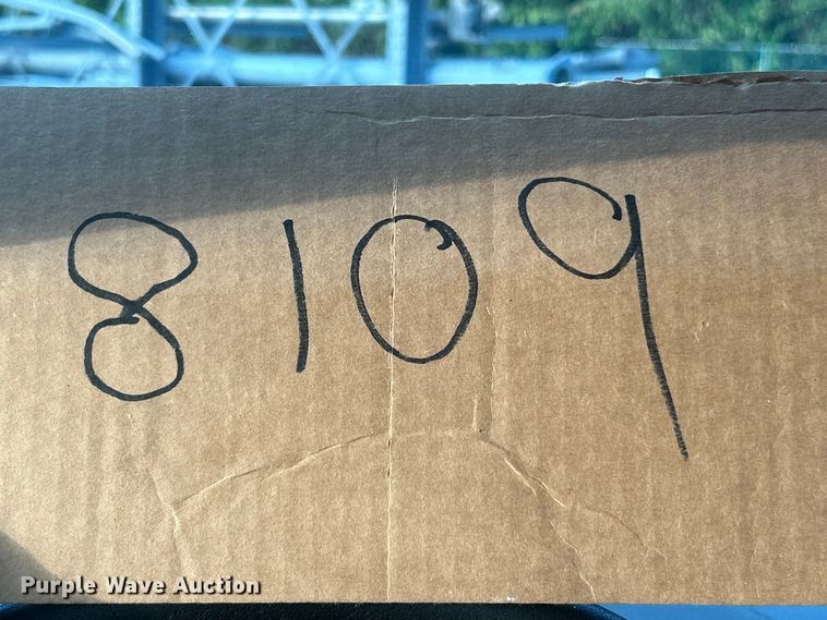 image for item ET3286 2008 Chevrolet Silverado 3500HD utility bed pickup truck