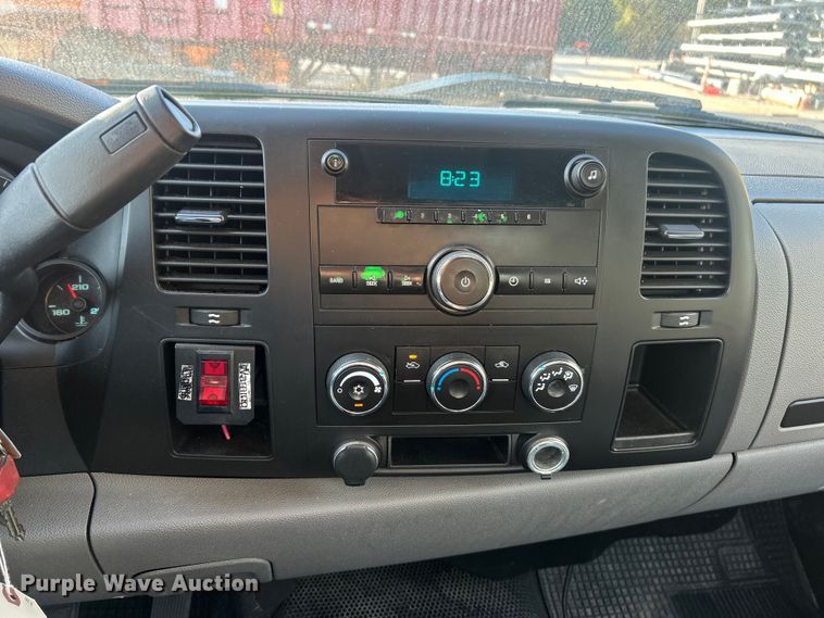 image for item ET3288 2008 Chevrolet Silverado 1500 pickup truck