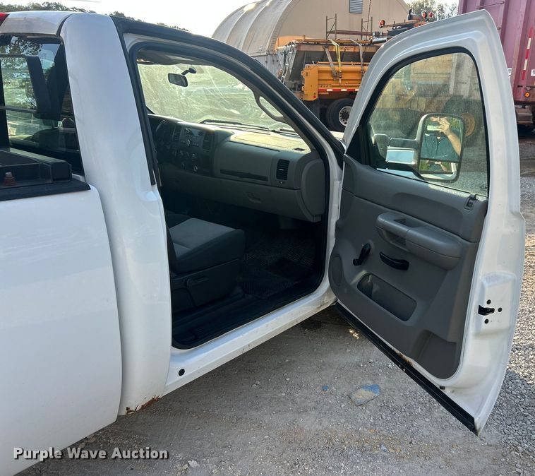 image for item ET3288 2008 Chevrolet Silverado 1500 pickup truck