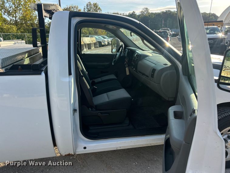 image for item ET3288 2008 Chevrolet Silverado 1500 pickup truck