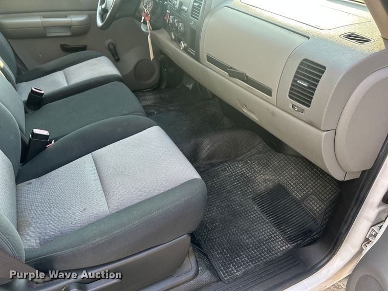 image for item ET3288 2008 Chevrolet Silverado 1500 pickup truck