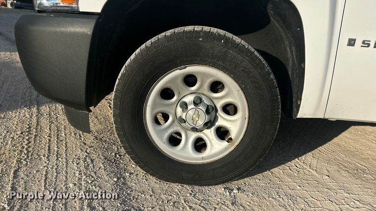 image for item ET3288 2008 Chevrolet Silverado 1500 pickup truck
