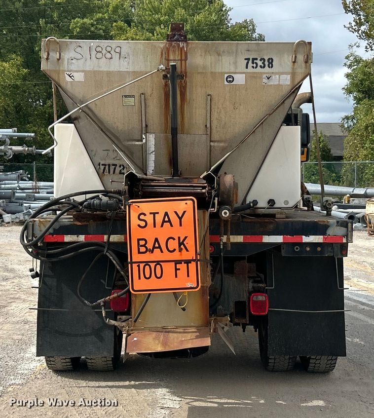 image for item ET3289 2005 International 7400 flatbed truck