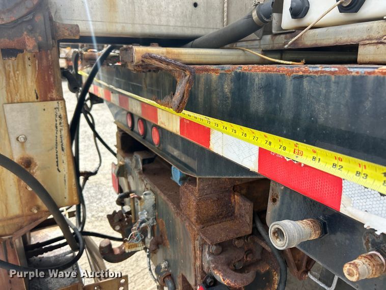 image for item ET3289 2005 International 7400 flatbed truck