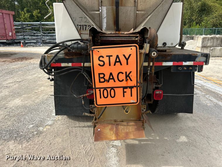 image for item ET3289 2005 International 7400 flatbed truck