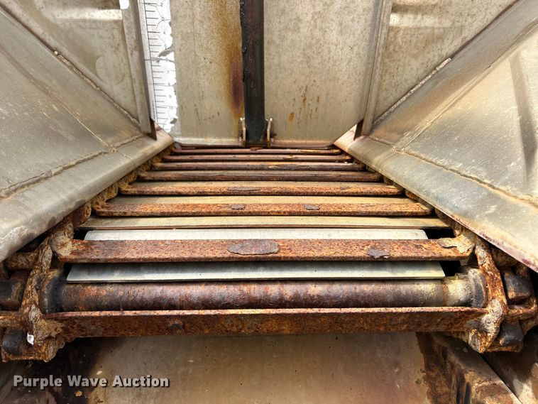 image for item ET3289 2005 International 7400 flatbed truck