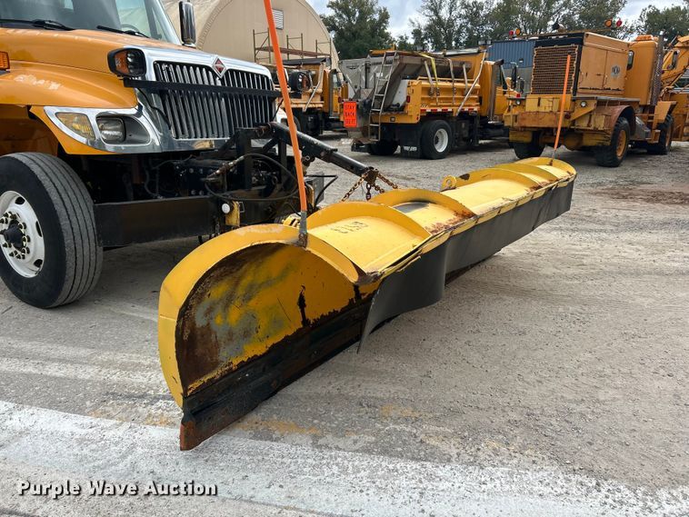 image for item ET3289 2005 International 7400 flatbed truck