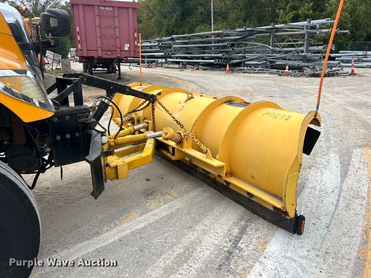 image for item ET3289 2005 International 7400 flatbed truck