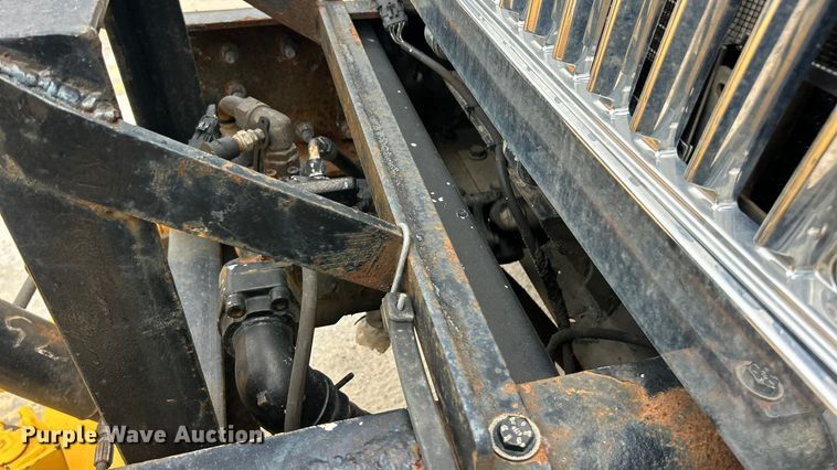 image for item ET3289 2005 International 7400 flatbed truck