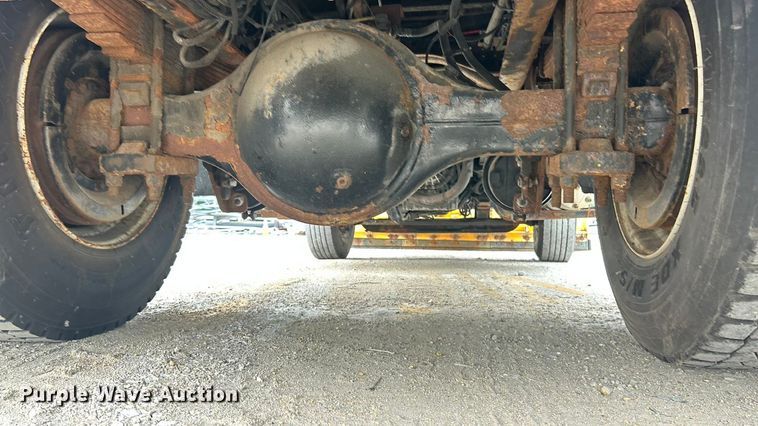 image for item ET3289 2005 International 7400 flatbed truck