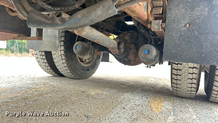 image for item ET3289 2005 International 7400 flatbed truck