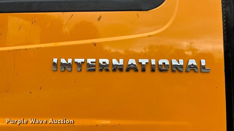 image for item ET3289 2005 International 7400 flatbed truck